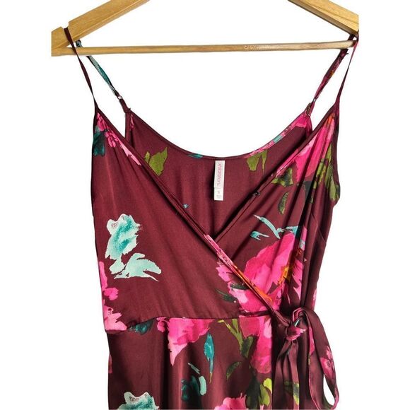 Xhilaration Women's Spaghetti Strap satin feel Wrap Dress Maroon Floral sz S - Picture 3 of 6